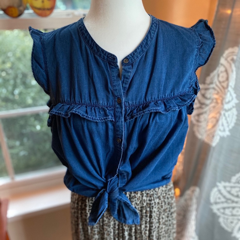 Chambray ruffle sleeveless blouse - L - Old Navy